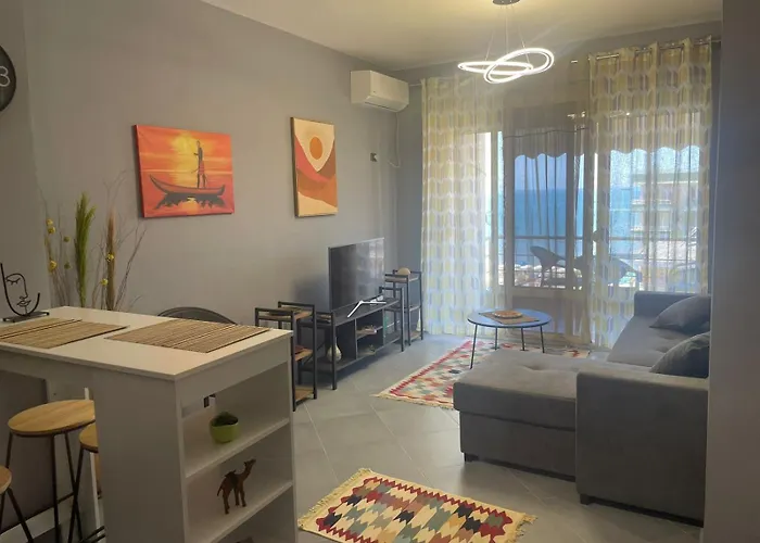 Seaview New Cozy Front Apartment