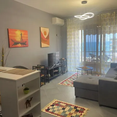 Seaview New Cozy Front Apartment